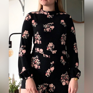 Shift Women’s Long Sleeve Romper Open Back Large Floral Black Mock Neck‎